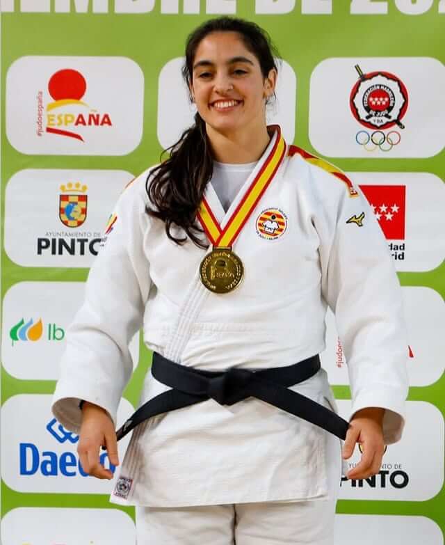 María Oliver, 4º Dan, Maestra Nacional y Campeona de España Senior, en el tatami de Judo Taikukan